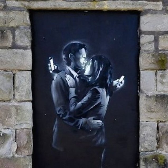 Phone-Lovers-Street-Art-by-Banksy-in-Bristol-England-fb